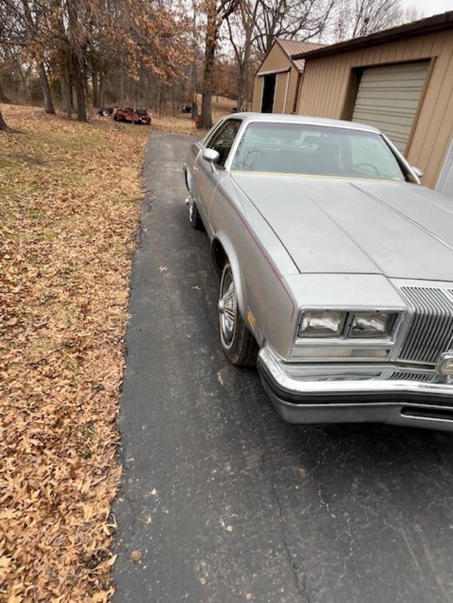 Oldsmobile-Cutlass-1976-silver-130357-5