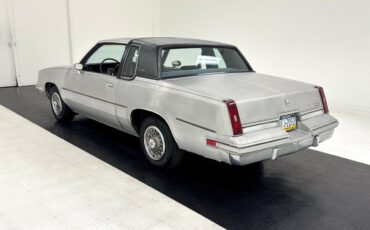 Oldsmobile-Cutlass-1985-Silver-Gray-48572-2