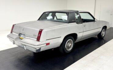 Oldsmobile-Cutlass-1985-Silver-Gray-48572-4