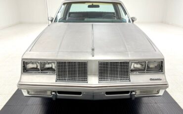 Oldsmobile-Cutlass-1985-Silver-Gray-48572-7