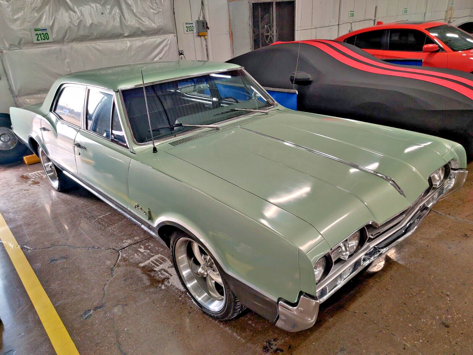 Oldsmobile-Cutlass-Berline-1967-Aspen-GreenTwo-ToneCharcoal-Grey-126857-1