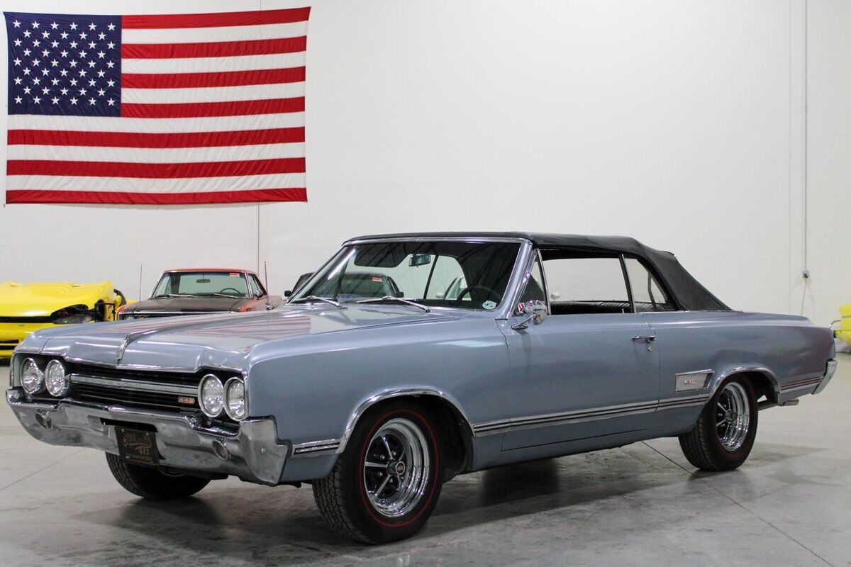 Oldsmobile-Cutlass-Cabriolet-1965-Sheffield-Mist-Poly-Black-37659-1