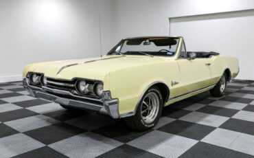 Oldsmobile-Cutlass-Cabriolet-1967-Yellow-Black-55040-3