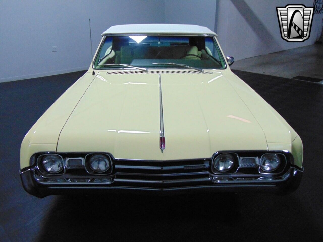 Oldsmobile-Cutlass-Cabriolet-1967-Yellow-Yellow-80635-2