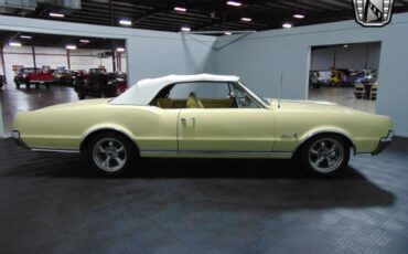 Oldsmobile-Cutlass-Cabriolet-1967-Yellow-Yellow-80635-8