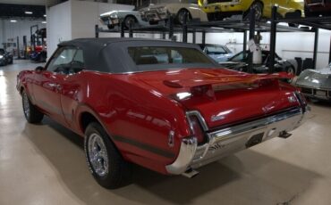 Oldsmobile-Cutlass-Cabriolet-1969-Red-Black-140864-3