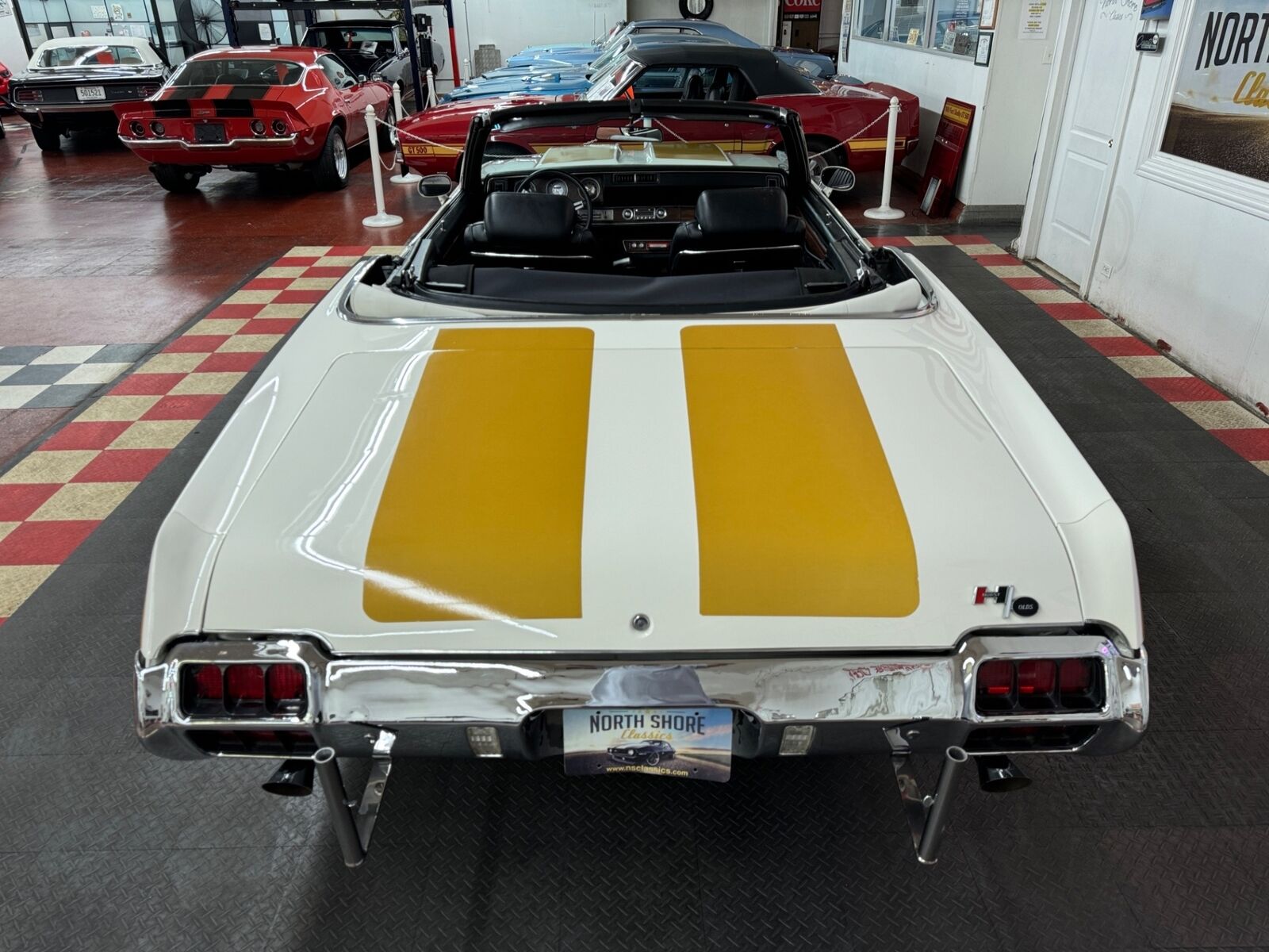 Oldsmobile-Cutlass-Cabriolet-1972-White-Black-0-19