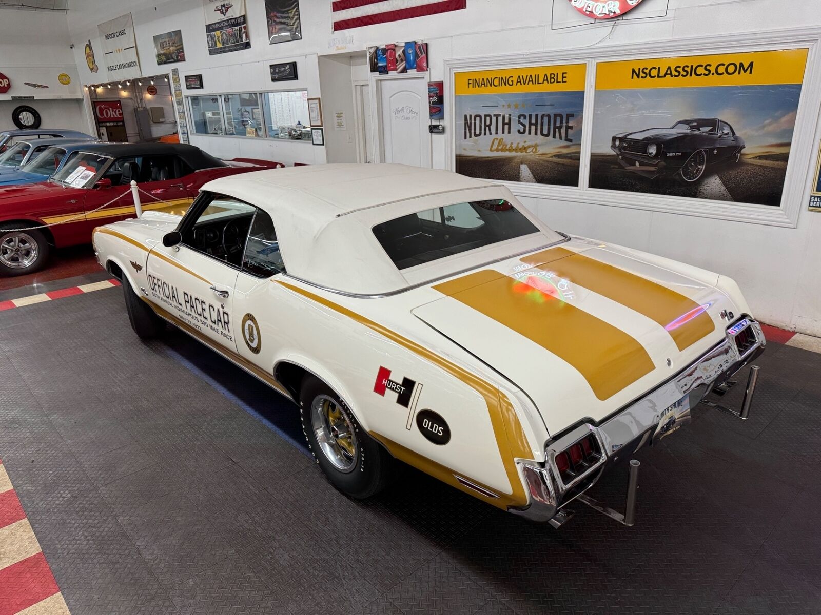 Oldsmobile-Cutlass-Cabriolet-1972-White-Black-0-4