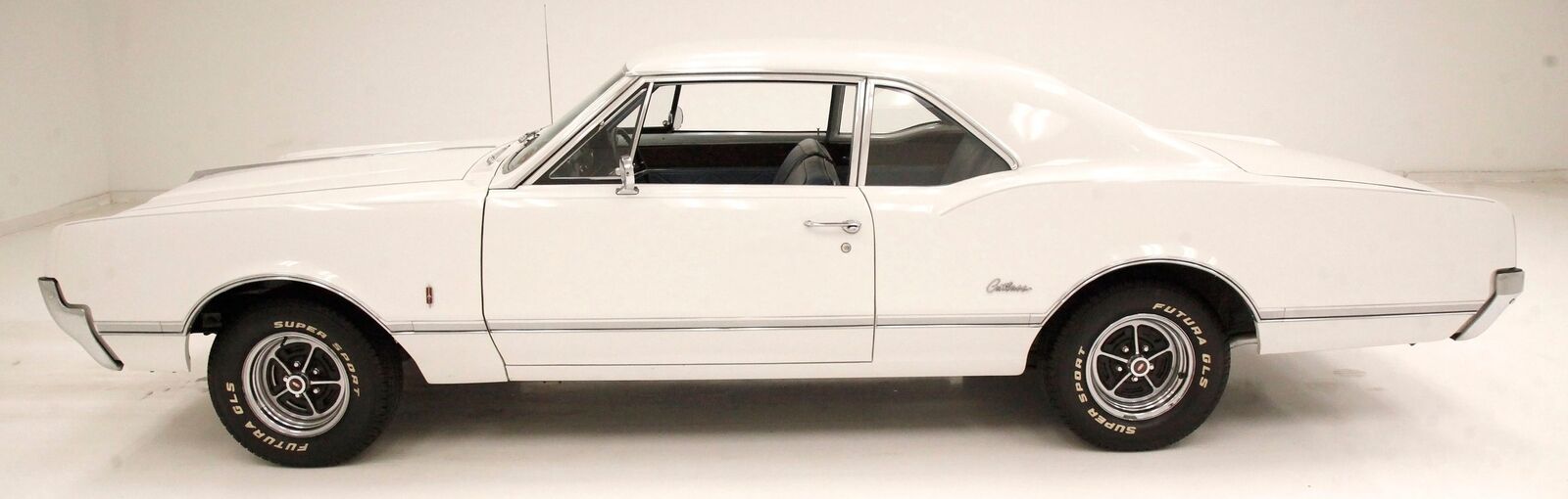 Oldsmobile-Cutlass-Coupe-1966-White-Blue-66868-1