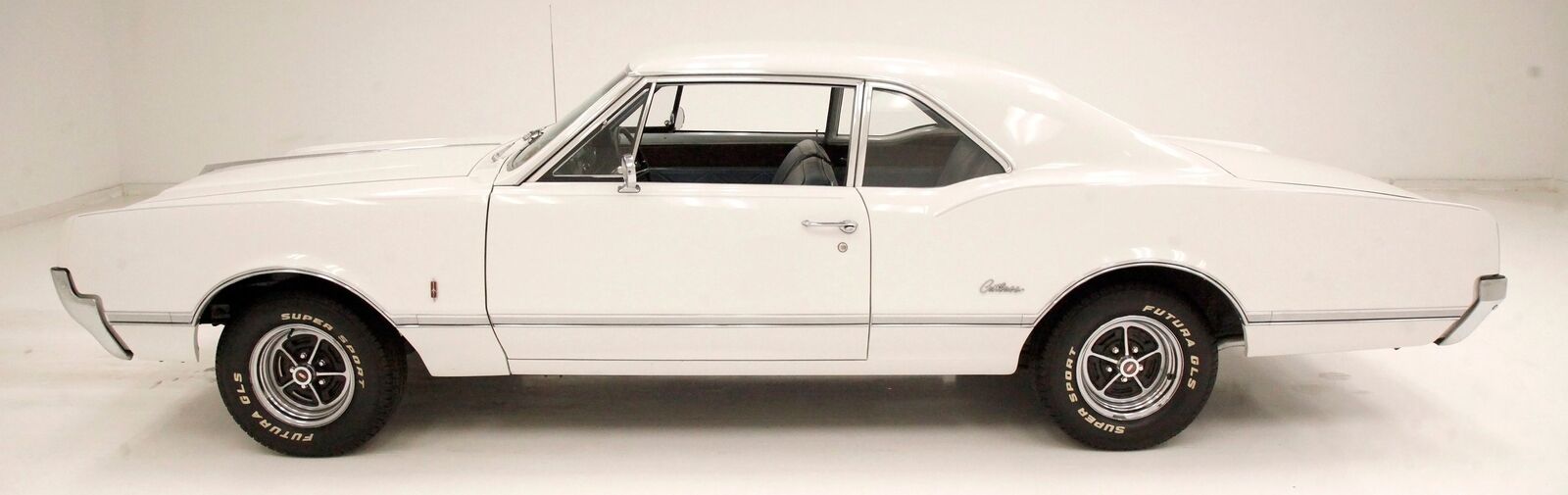 Oldsmobile-Cutlass-Coupe-1966-White-Blue-66868-2