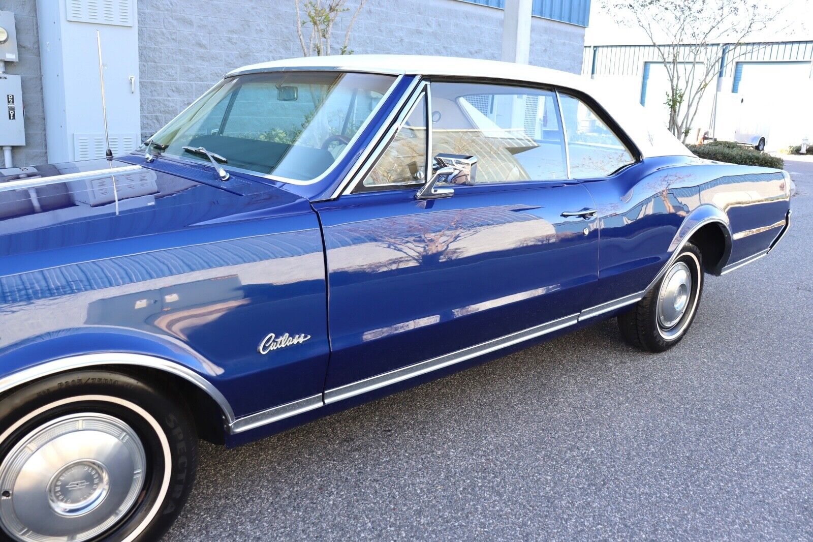 Oldsmobile-Cutlass-Coupe-1967-Blue-White-96802-11