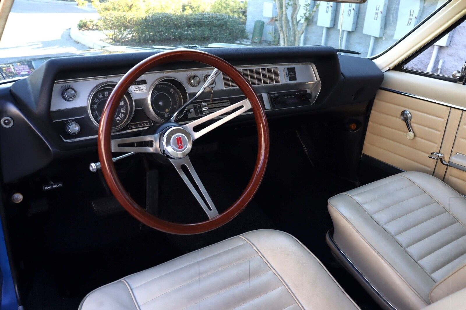 Oldsmobile-Cutlass-Coupe-1967-Blue-White-96802-18