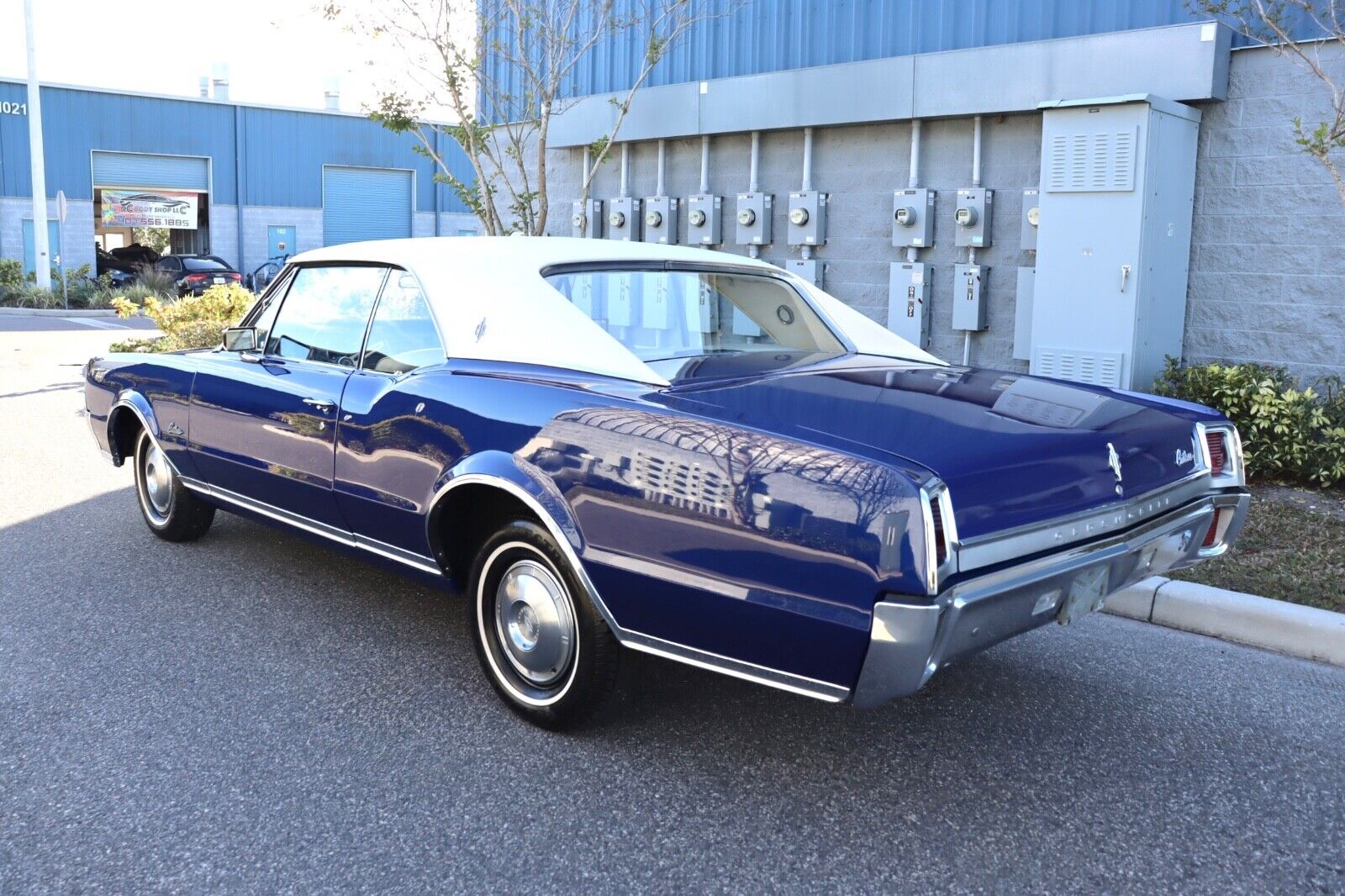 Oldsmobile-Cutlass-Coupe-1967-Blue-White-96802-2