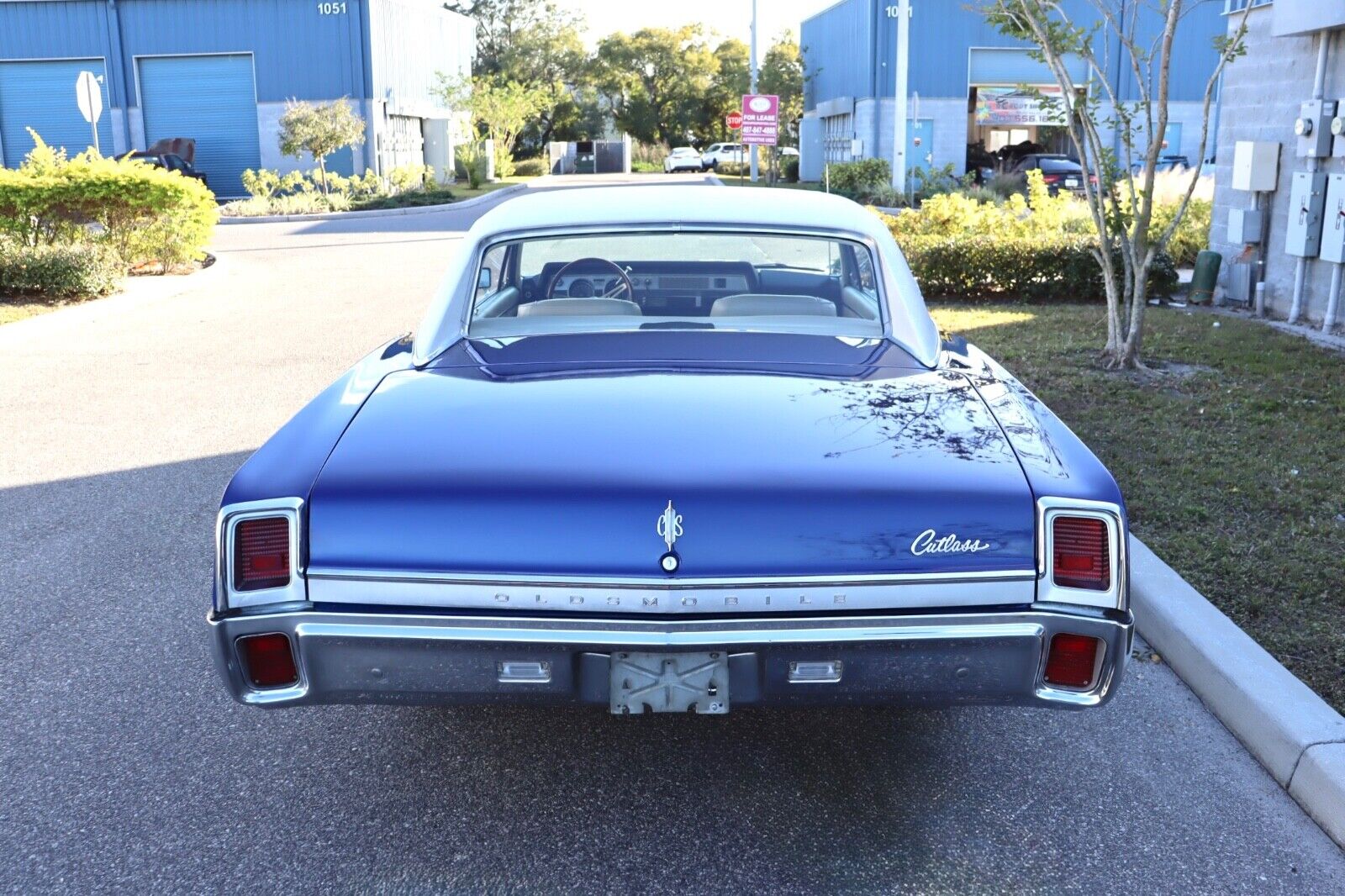 Oldsmobile-Cutlass-Coupe-1967-Blue-White-96802-3