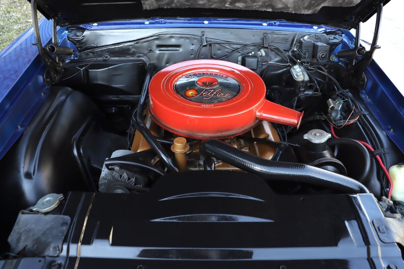 Oldsmobile-Cutlass-Coupe-1967-Blue-White-96802-30