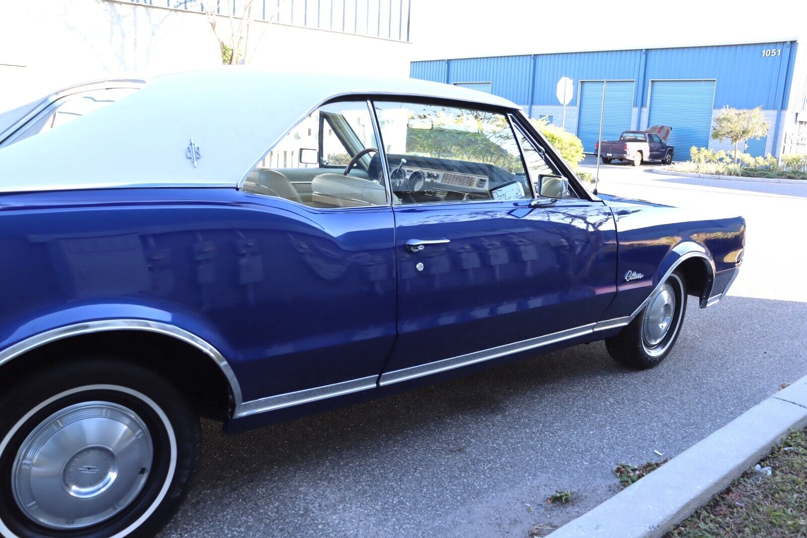 Oldsmobile-Cutlass-Coupe-1967-Blue-White-96802-8