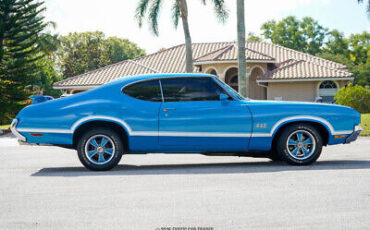 Oldsmobile-Cutlass-Coupe-1971-White-Gray-133180-8