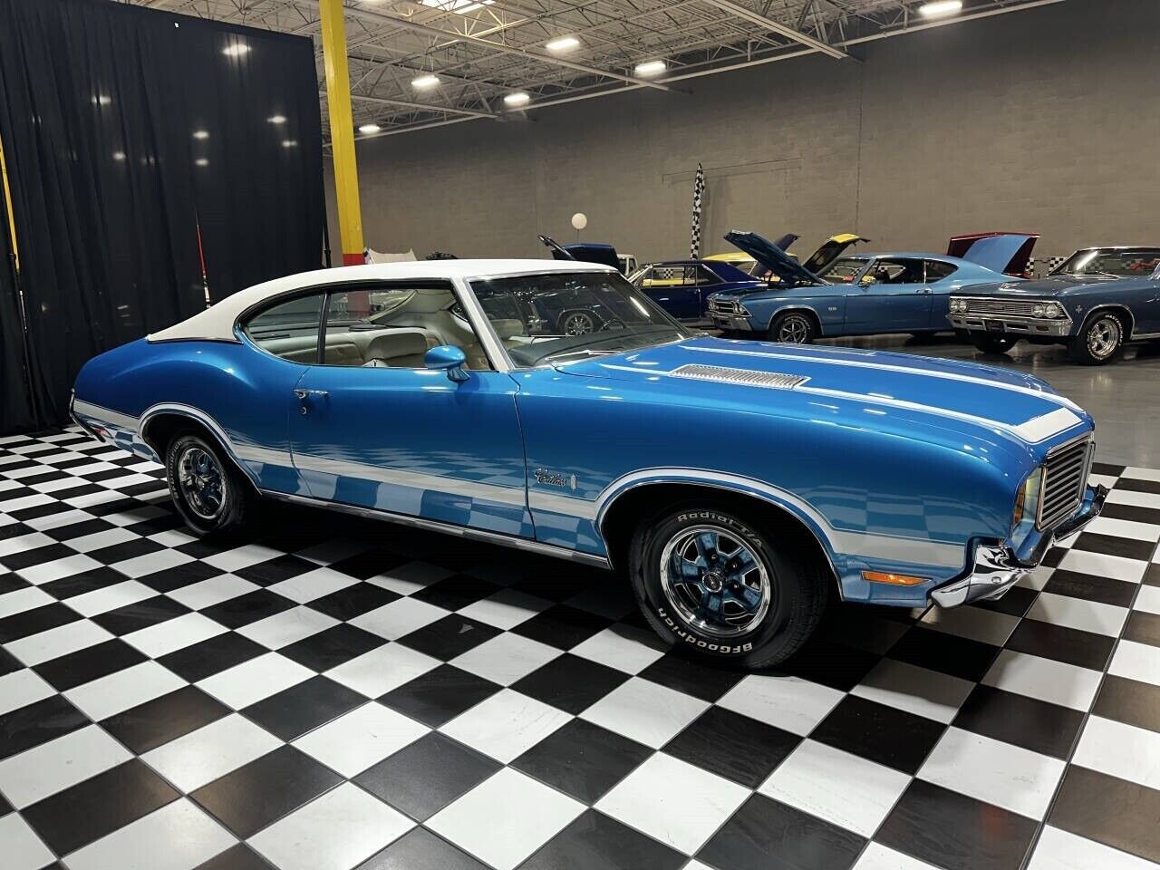 Oldsmobile-Cutlass-Coupe-1972-Blue-White-0-5