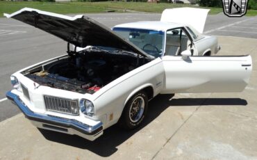 Oldsmobile-Cutlass-Coupe-1975-White-White-132621-11