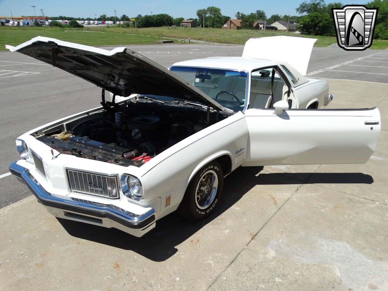 Oldsmobile-Cutlass-Coupe-1975-White-White-132621-11