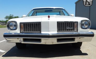 Oldsmobile-Cutlass-Coupe-1975-White-White-132621-2