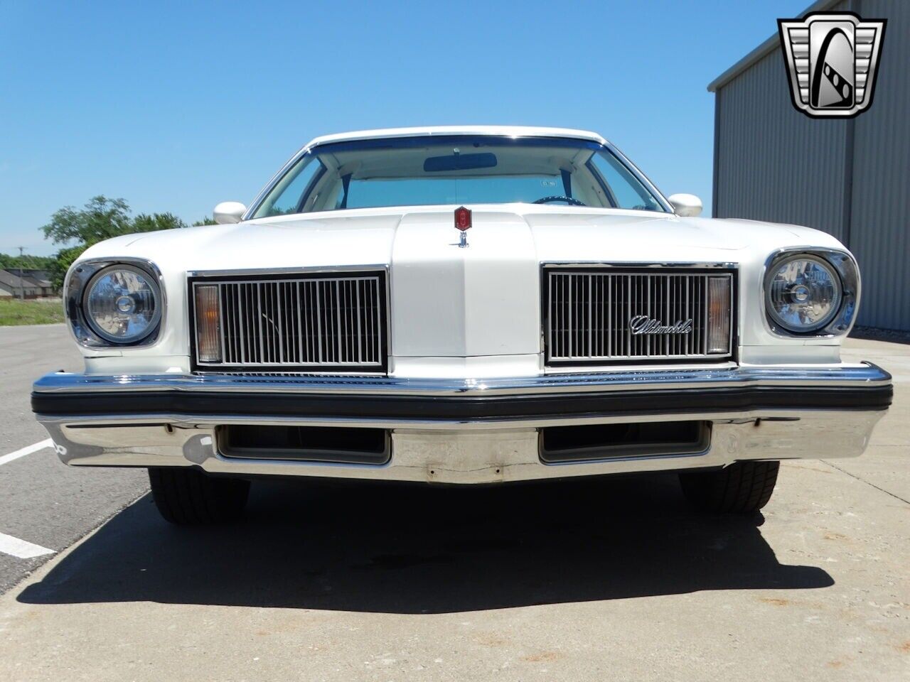 Oldsmobile-Cutlass-Coupe-1975-White-White-132621-2