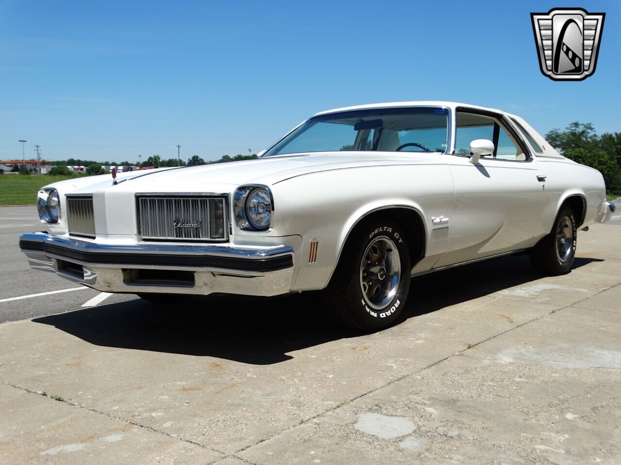 Oldsmobile-Cutlass-Coupe-1975-White-White-132621-3