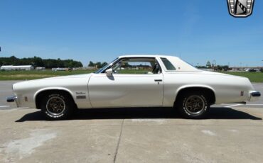 Oldsmobile-Cutlass-Coupe-1975-White-White-132621-4