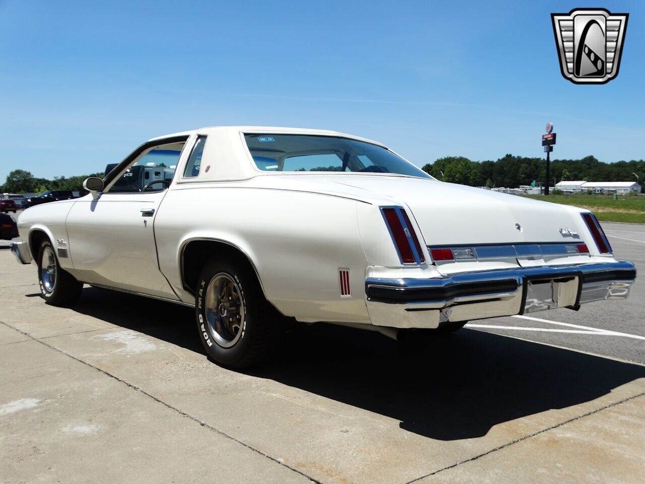 Oldsmobile-Cutlass-Coupe-1975-White-White-132621-5