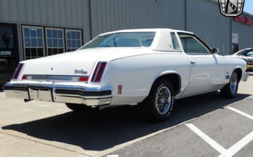 Oldsmobile-Cutlass-Coupe-1975-White-White-132621-7