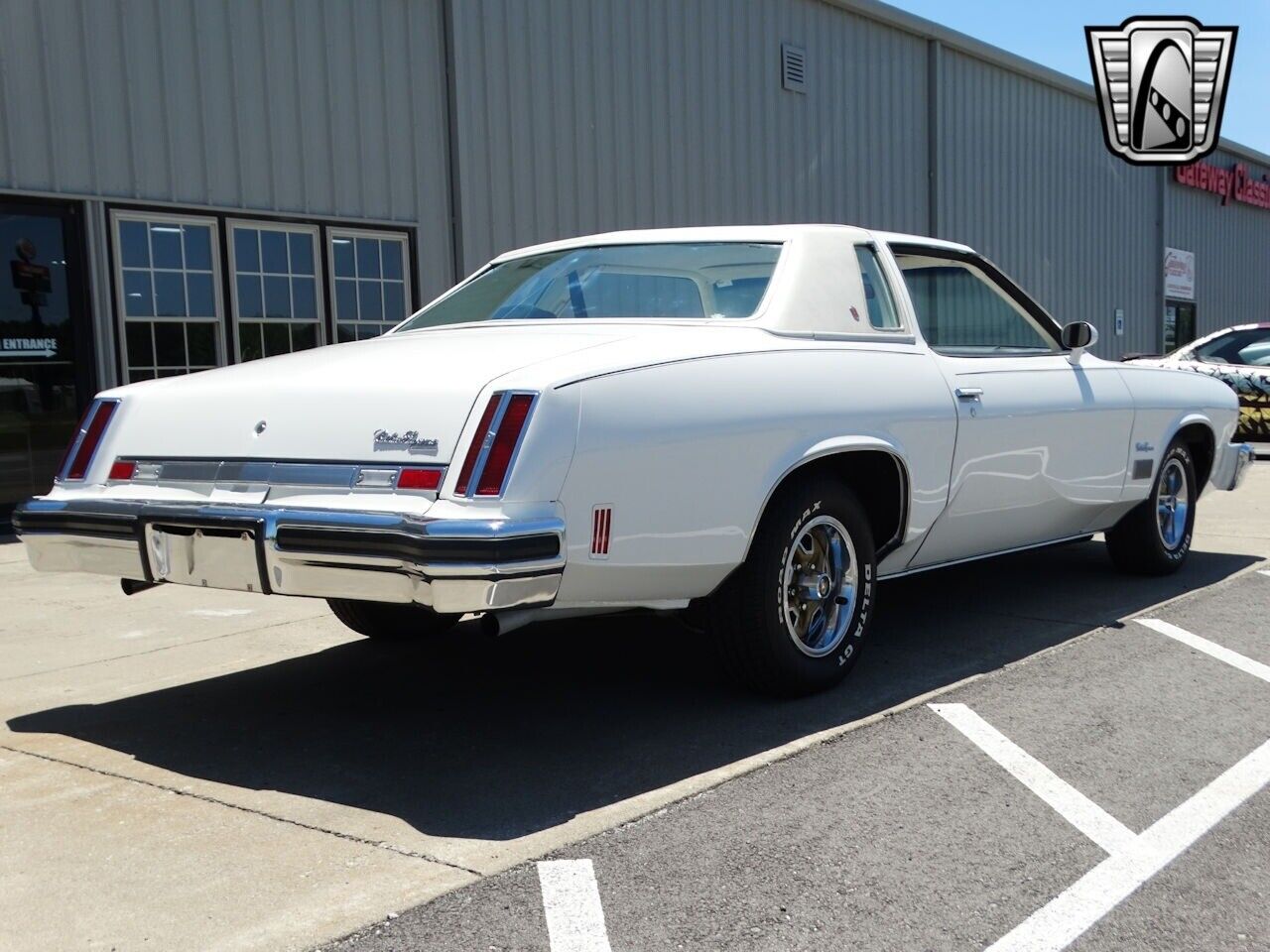 Oldsmobile-Cutlass-Coupe-1975-White-White-132621-7