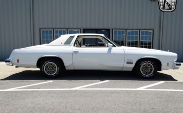 Oldsmobile-Cutlass-Coupe-1975-White-White-132621-8