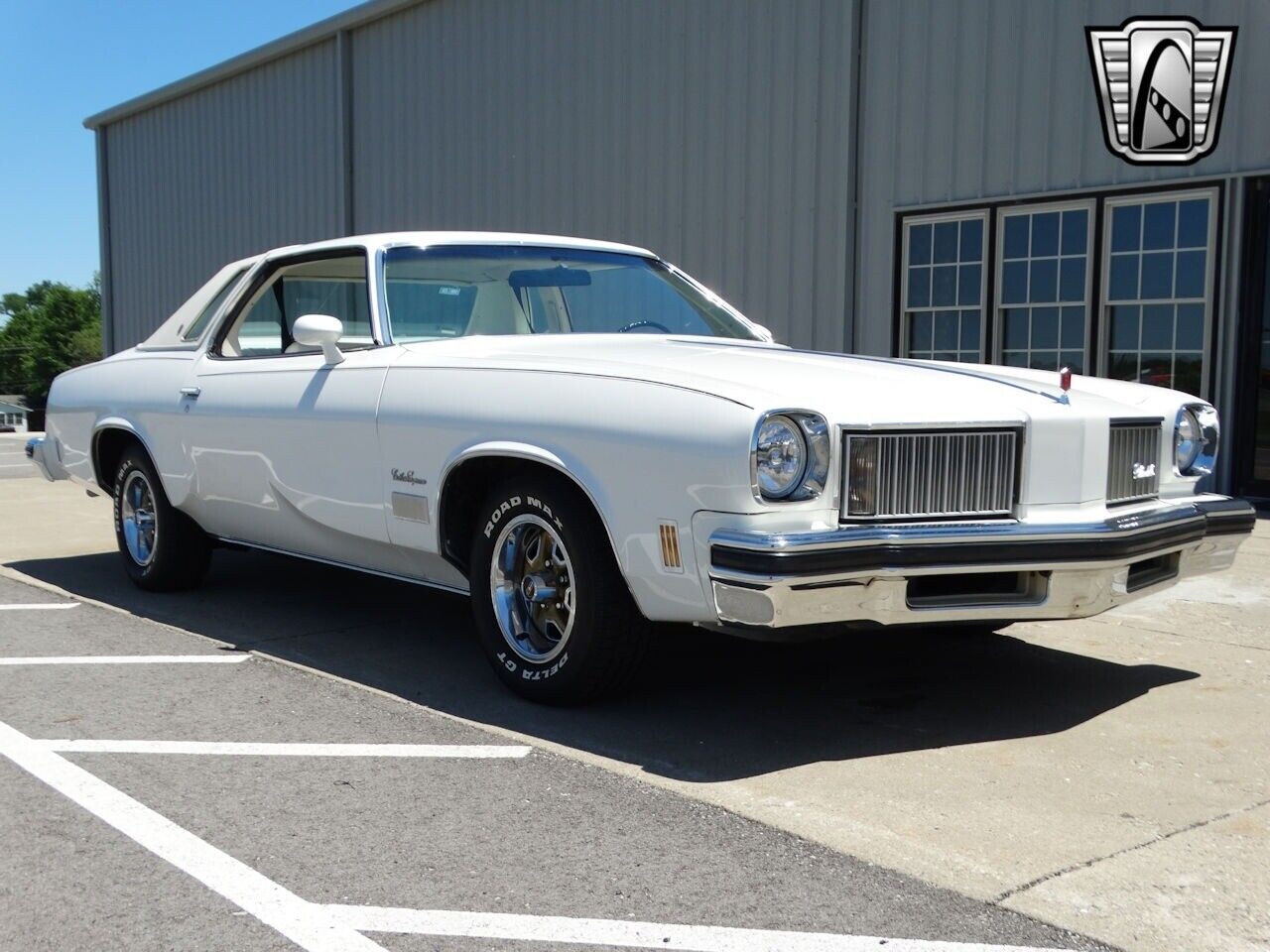 Oldsmobile-Cutlass-Coupe-1975-White-White-132621-9