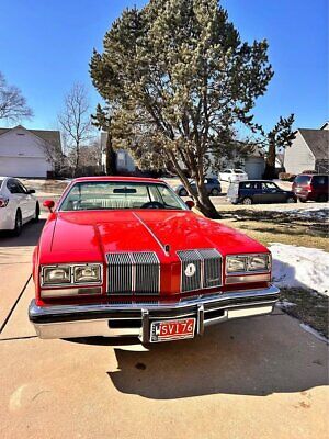 Oldsmobile-Cutlass-Coupe-1976-Red-White-4426-1