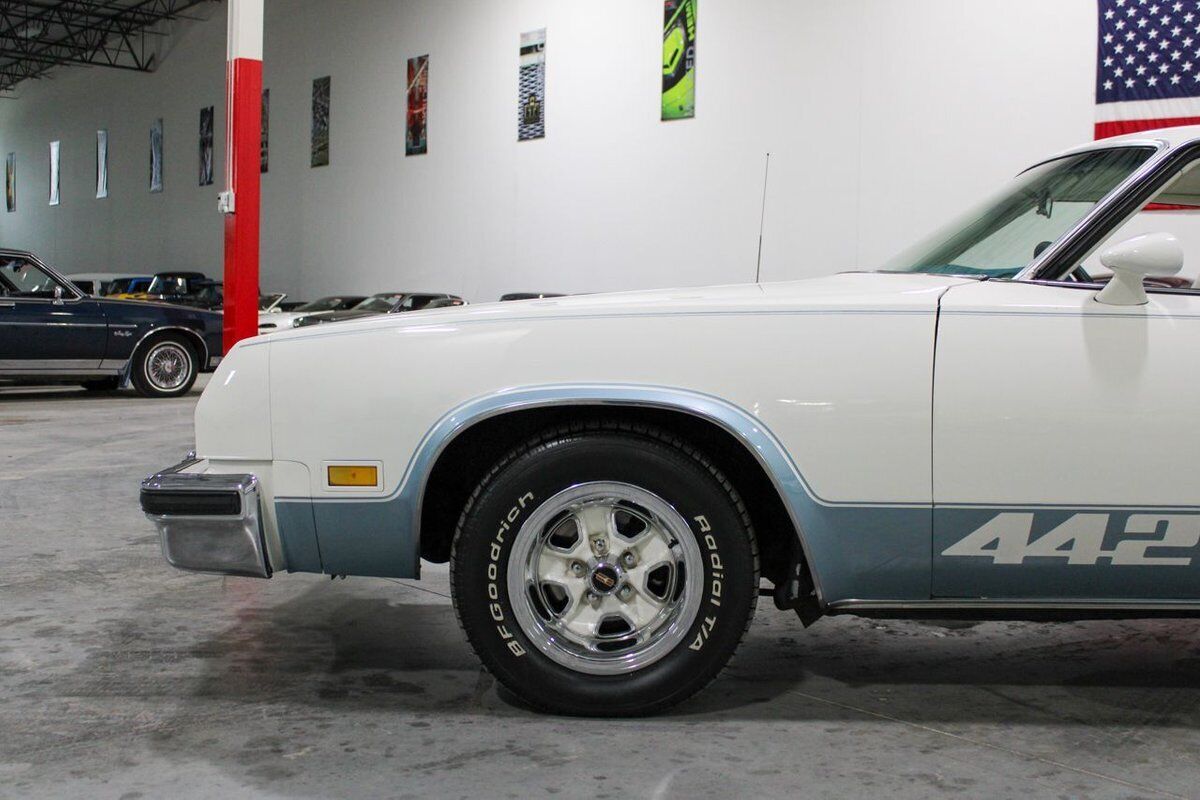 Oldsmobile-Cutlass-Coupe-1977-Blue-White-166379-1