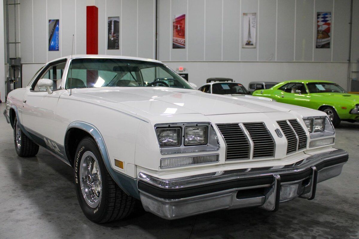 Oldsmobile-Cutlass-Coupe-1977-Blue-White-166379-10