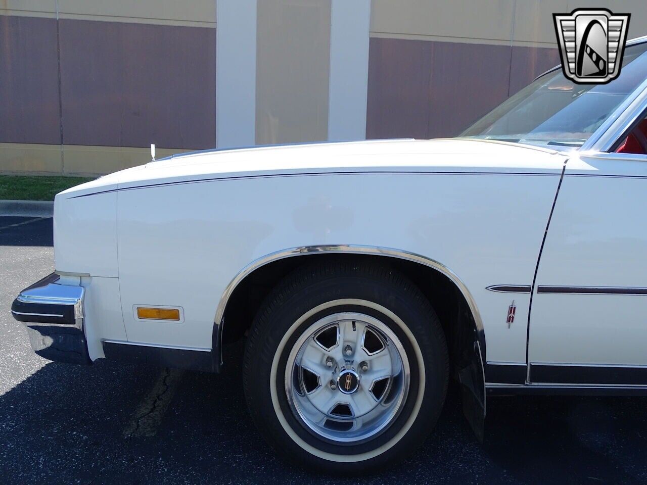 Oldsmobile-Cutlass-Coupe-1978-White-Red-126596-10