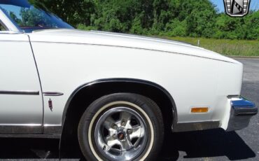 Oldsmobile-Cutlass-Coupe-1978-White-Red-126596-11