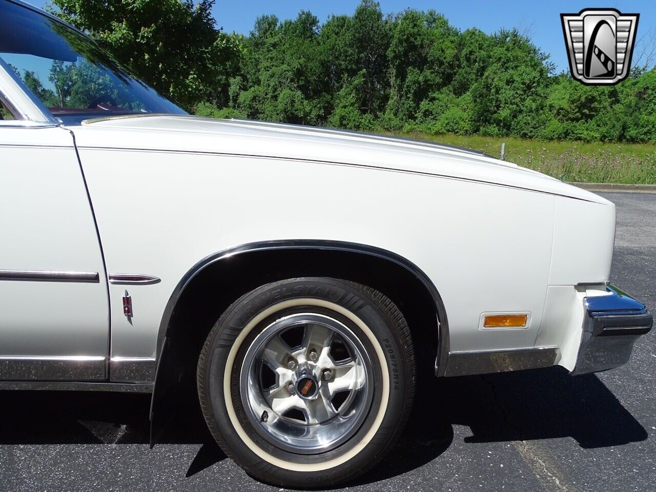 Oldsmobile-Cutlass-Coupe-1978-White-Red-126596-11