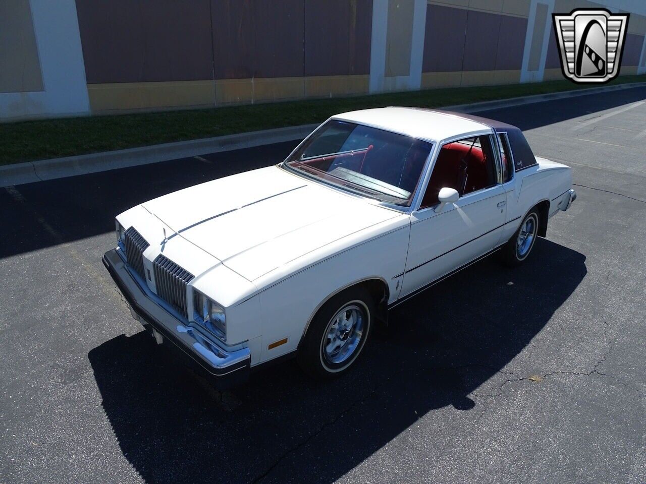 Oldsmobile-Cutlass-Coupe-1978-White-Red-126596-2