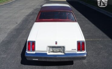 Oldsmobile-Cutlass-Coupe-1978-White-Red-126596-5