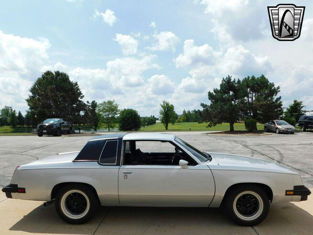 Oldsmobile-Cutlass-Coupe-1984-Silver-Black-127928-3