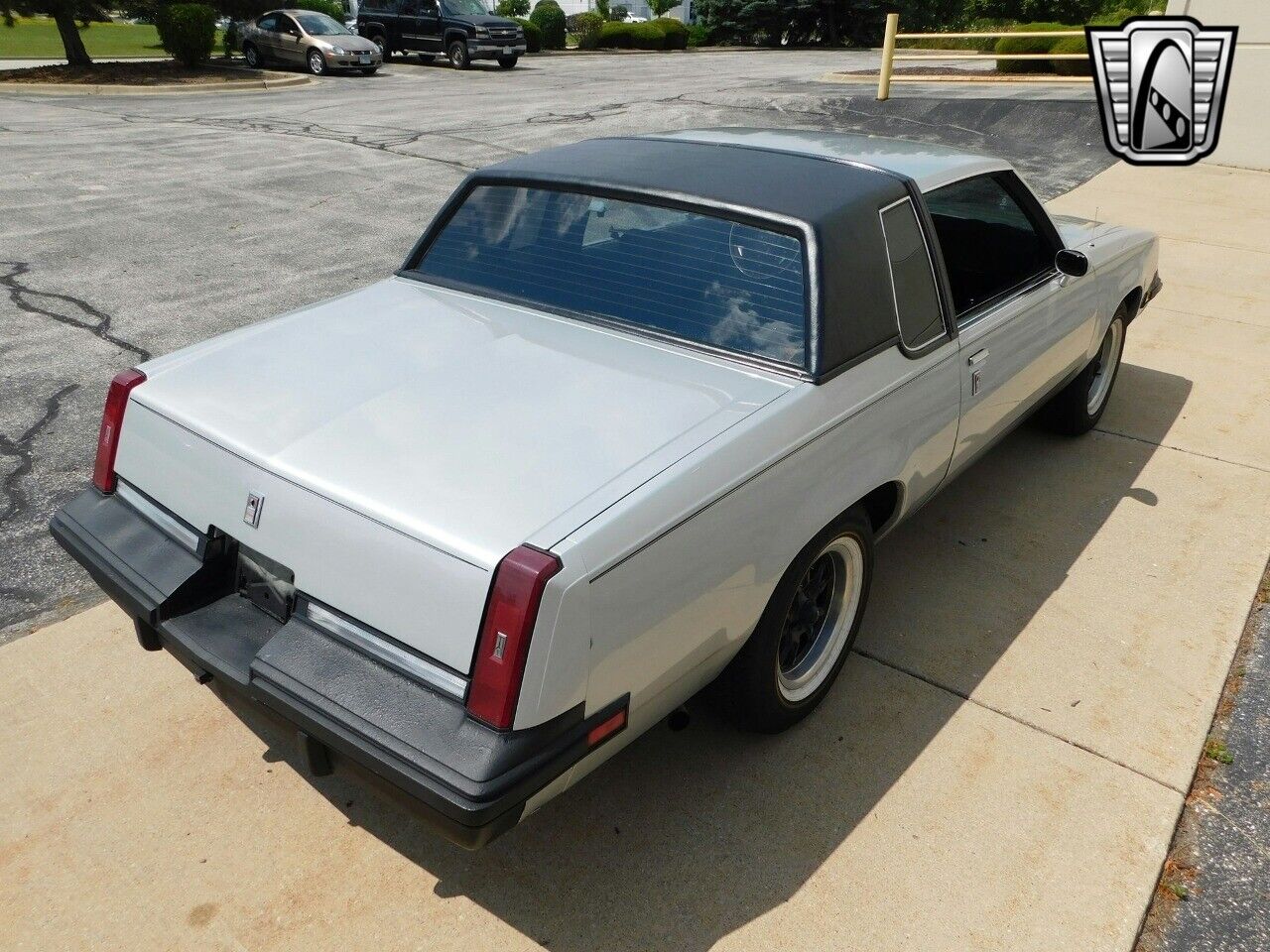 Oldsmobile-Cutlass-Coupe-1984-Silver-Black-127928-4