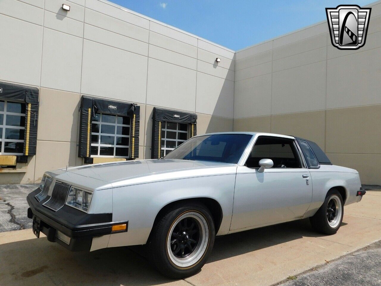 Oldsmobile-Cutlass-Coupe-1984-Silver-Black-127928-6