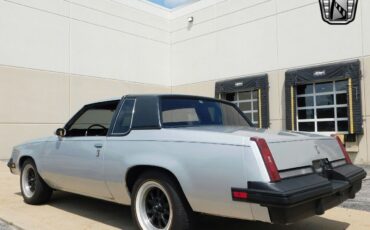 Oldsmobile-Cutlass-Coupe-1984-Silver-Black-127928-7