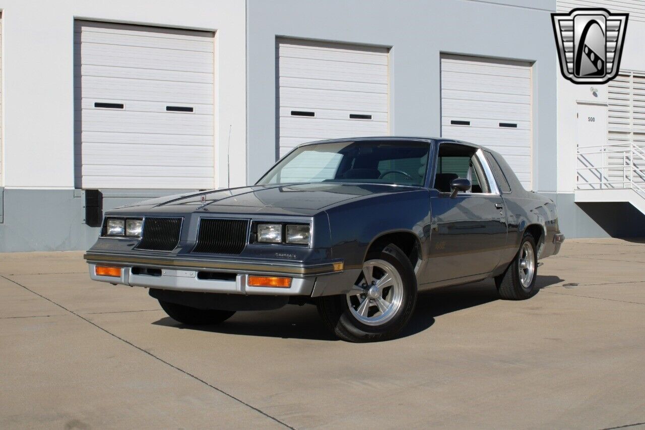 Oldsmobile-Cutlass-Coupe-1986-Silver-Gray-143005-2