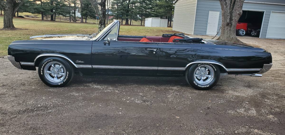 Oldsmobile-Cutlass-convertible-1965-black-160932-2