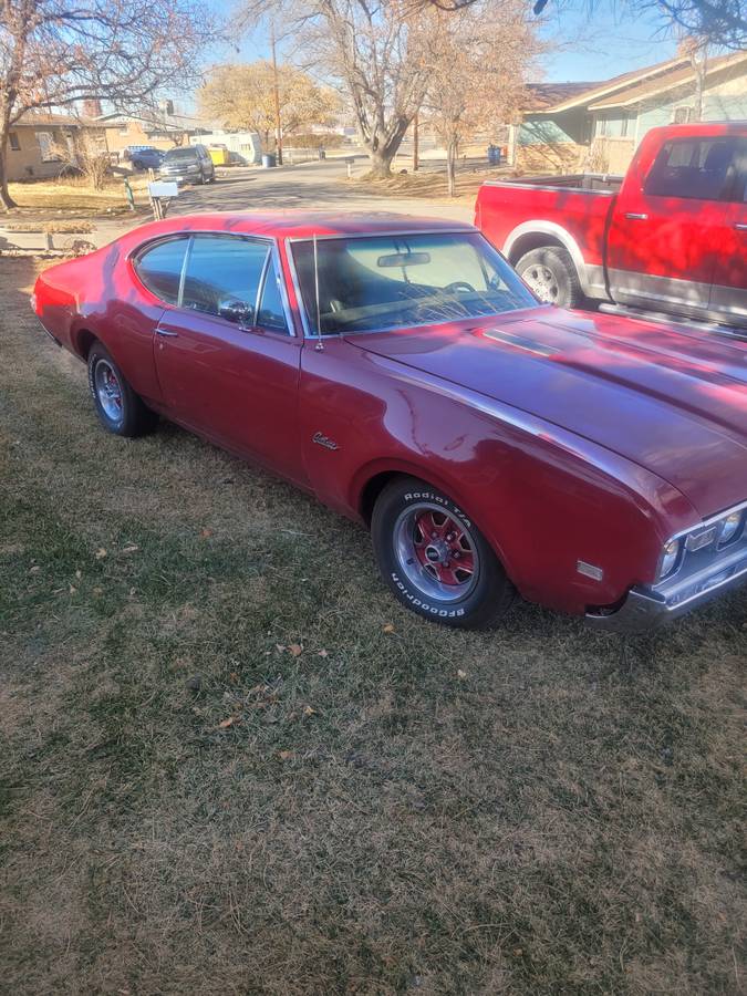 Oldsmobile-Cutlass-coupe-1968-red-110240-1