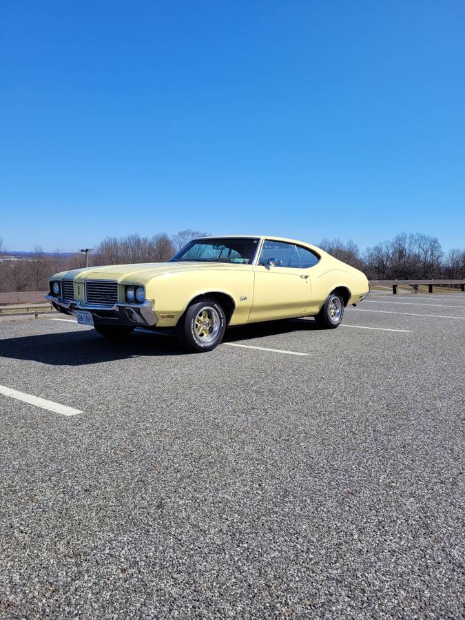 Oldsmobile-Cutlass-s-1972-yellow-152887-1