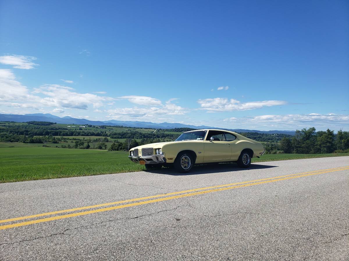 Oldsmobile-Cutlass-s-1972-yellow-152887-3